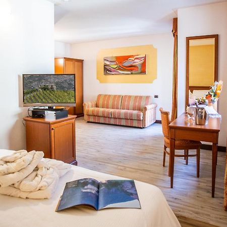 Crabun Hotel ปอนต์-เซนต์-มาร์ติน ภายนอก รูปภาพ