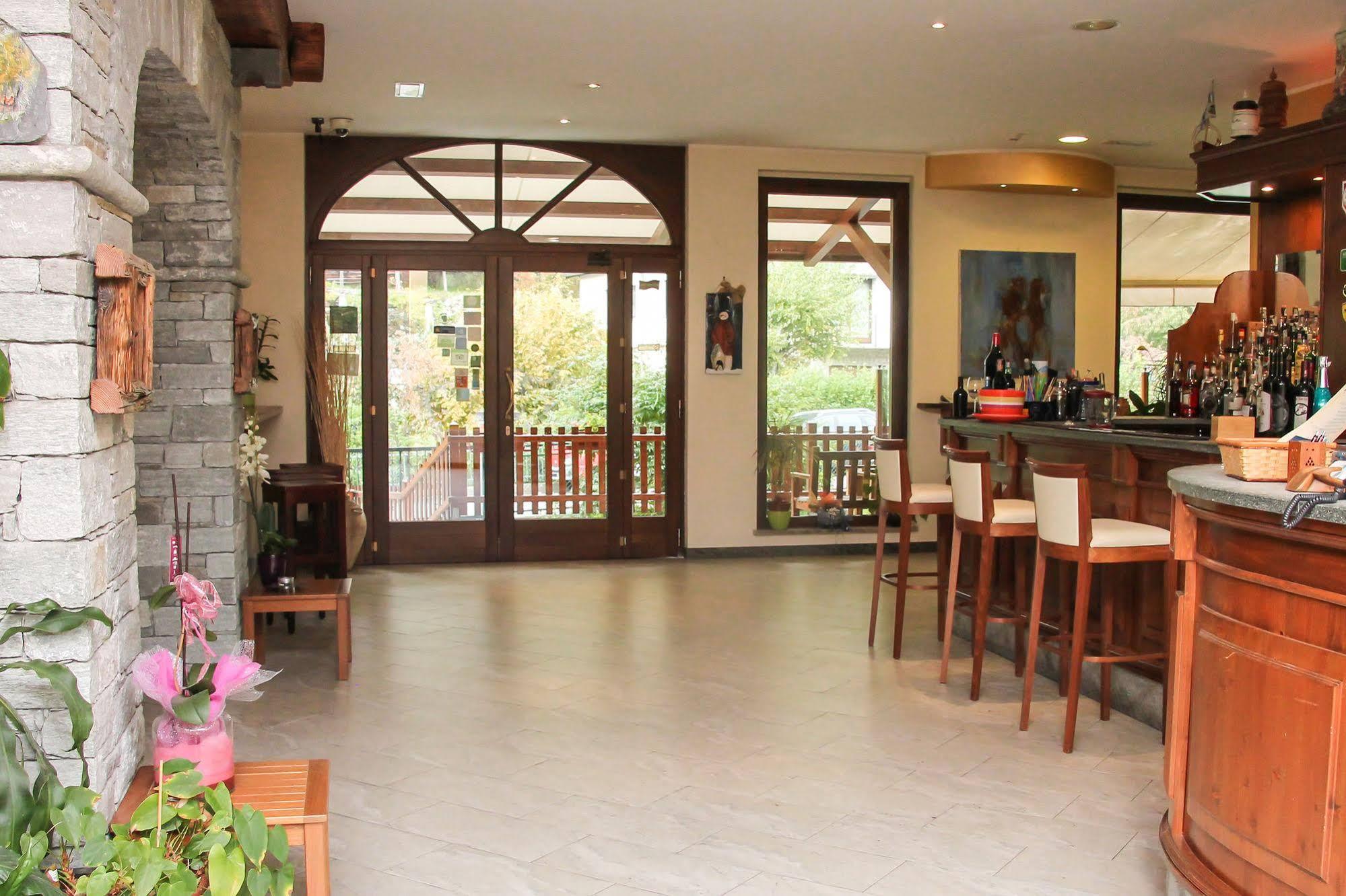 Crabun Hotel ปอนต์-เซนต์-มาร์ติน ภายนอก รูปภาพ