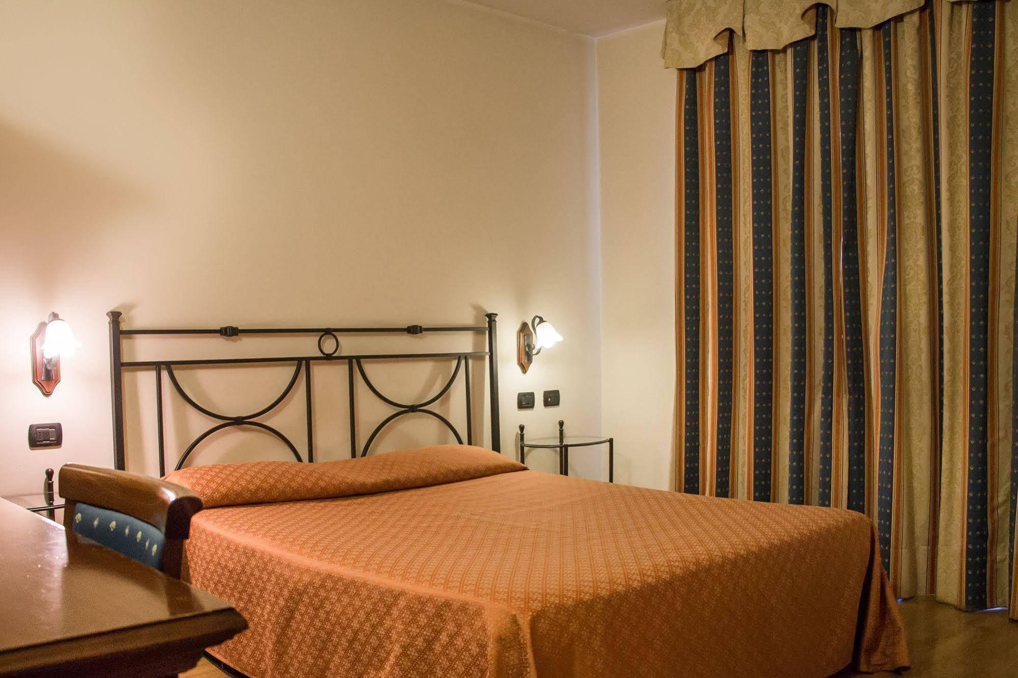 Crabun Hotel ปอนต์-เซนต์-มาร์ติน ภายนอก รูปภาพ