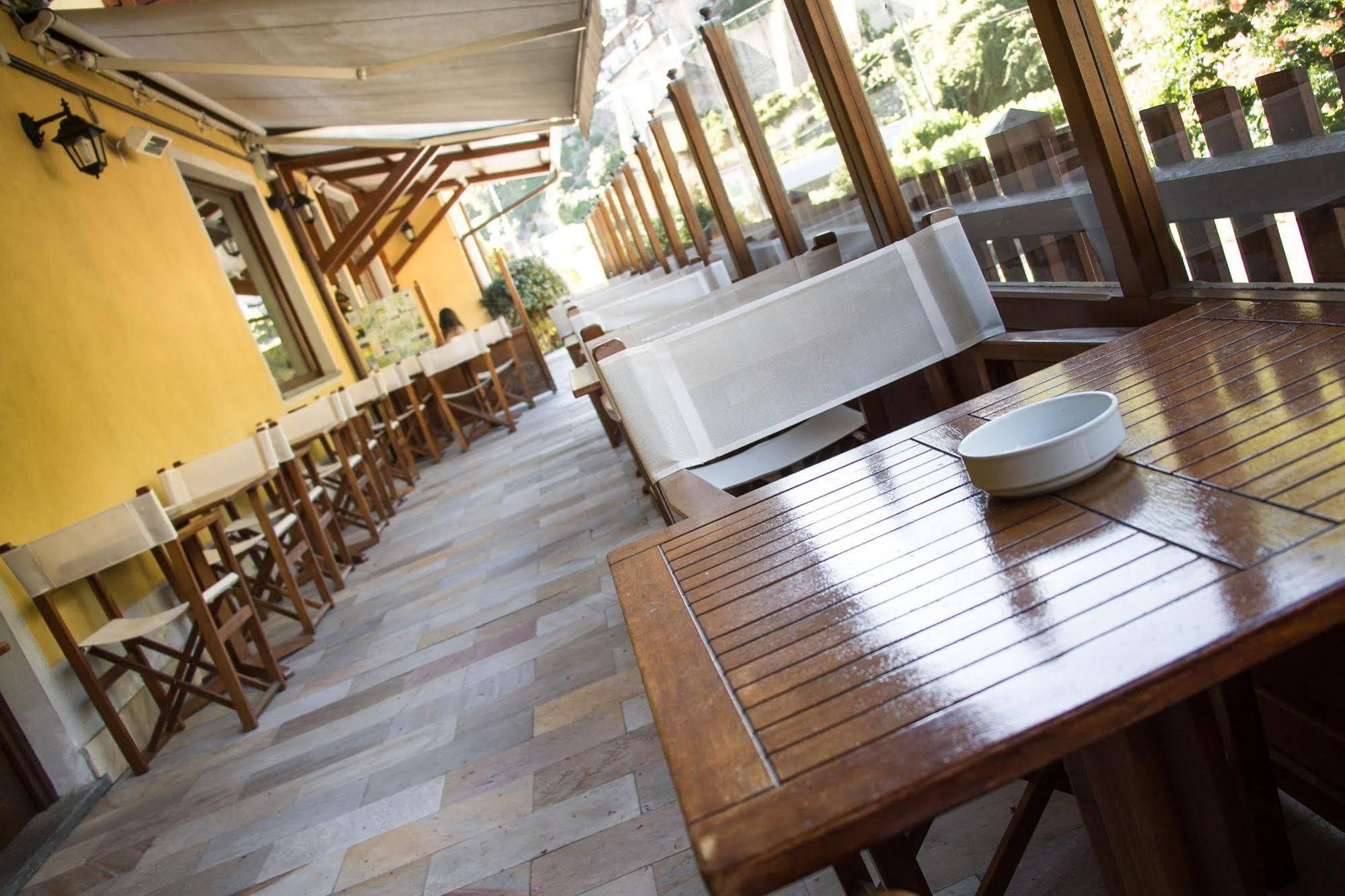 Crabun Hotel ปอนต์-เซนต์-มาร์ติน ภายนอก รูปภาพ